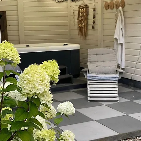 Romantisch Boshuisje Met Jacuzzi Chalet Putten
