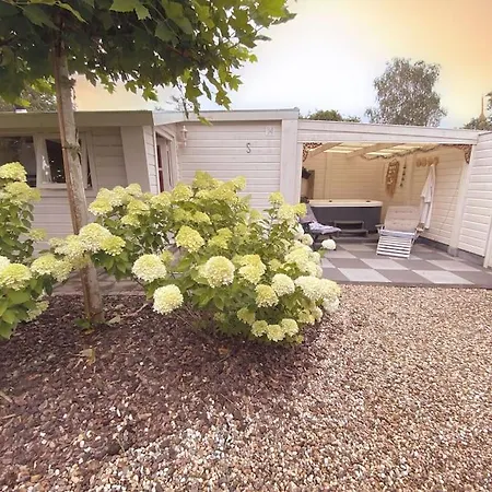 Romantisch Boshuisje Met Jacuzzi Putten
